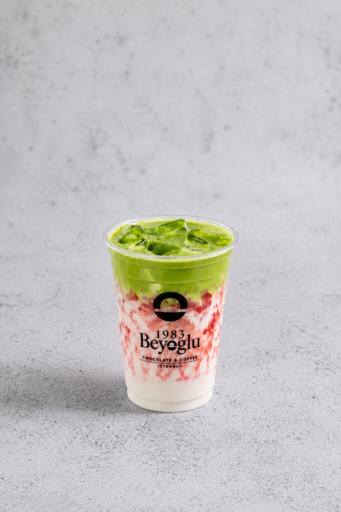 ICE STRAWBERRY MATCHA LATTE